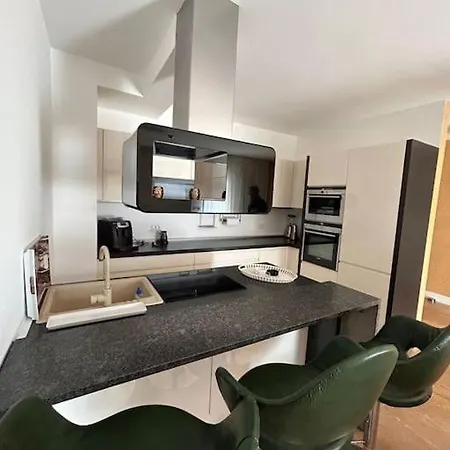 Lägenhet Luxury In Kvart Podgorica
